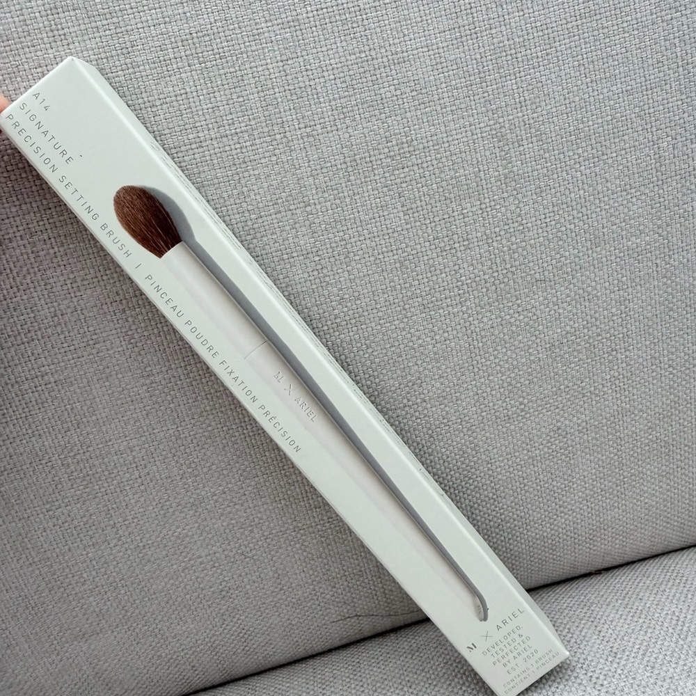 Morphe X Ariel A14 Signature Precision
Setting Brush